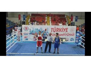 Kayserili Boksör Ömer Açık’tan Türkiye Üçüncülüğü