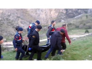Çapa motorunu kurtarmak isterken uçuruma yuvarlanıp hayatını kaybetti
