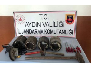 Aydın’ın 5 ilçesinde 20 hırsızlık olayına karışan 4 şüpheli jandarmadan kaçamadı