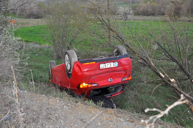 Konya'da iki ayrı kazada 4 kişi yaralandı