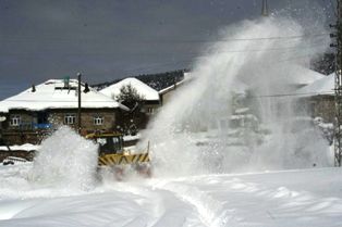 Kapanan köy yolları ulaşıma açıldı