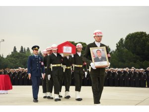 Patlamada şehit olan Astsubay Bulut’a silah arkadaşlarından veda