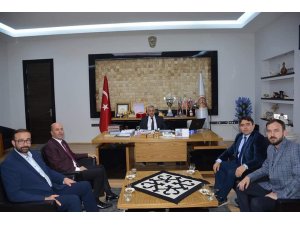 Kaymakam Kaya ve Başkan Bozkurt’tan Başkan Zeybek’e hayırlı olsun ziyareti