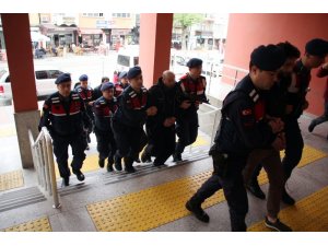 Terör operasyonunda yakalanan yabancı uyruklu şahıslar adliyede