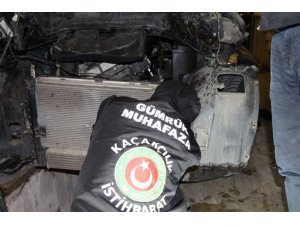 Araba motorunda 11.4 kilogram eroin yakalandı