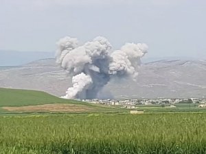 Rus savaş uçakları İdlib civarını bombaladı, 3 kişi öldü