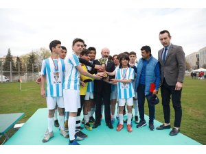 Kadir Has Orta Okulu şampiyon oldu