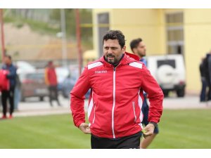 Evkur Yeni Malatyaspor’da yönetim teknik heyetin durumunu görüştü