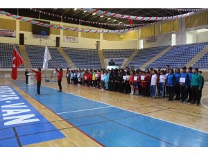 Van’da “Yıldızlar Badminton Grup Müsabakaları” başladı