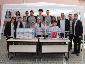 Kırmızı devler okul ziyaretinde