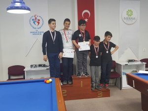 Genç sporcular M.Ali Özbuğday Gençlik Merkezinde yarıştı