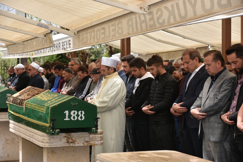 Ali Zeybek toprağa verildi