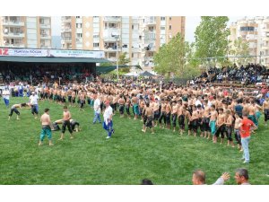 Kumluca yağlı pehlivan güreşleri başladı