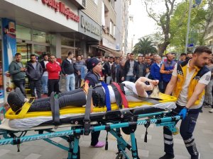 Kuaförü bastı, salondaki kadını 3 yerinden bıçakladı