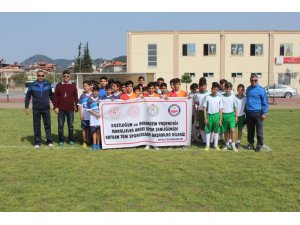 Bağımlılıkla mücadeleye futbolla dikkat çektiler