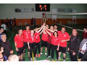 Zara'da voleybol turnuvası düzenlendi