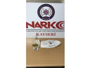 Afgan uyruklu yolcudan uyuşturucu yakalandı