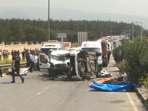 İzmir’in Buca ilçesi Kaynaklar bölgesinde 2 aracın çarpışması sonucu meydana gelen kazada 7 kişinin öldüğü, 1 kişinin yaralandığı öğrenildi. Çok sayıda ambulans, polis ve itfaiye ekibi bölgeye sevk edildi.