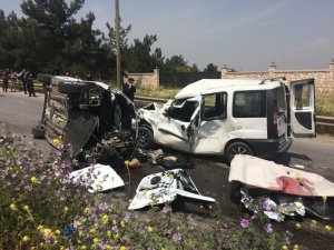 İzmir’de feci kaza: 7 ölü, 1 yaralı