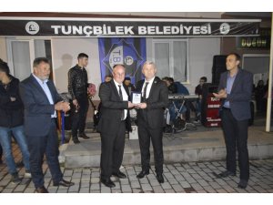 Tunçbilek Belediyespor şampiyonluğu kutladı