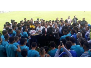 Aralarında soğuk rüzgarlar esen Serdar Aksoy ve Tahir Şahin aynı karede