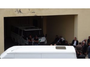 Tartıştığı eşinin boğazını keserek öldürdü