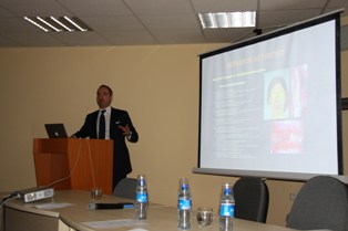 Çenenize dikkat edin!