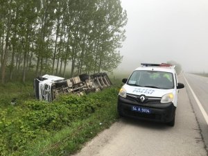 Tır şarampole devrildi: 1 yaralı