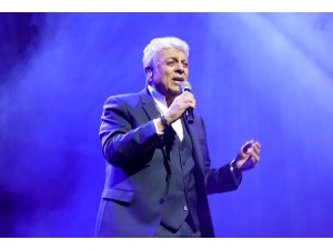 Enrico Macias, "PSM Caz Festivali"nde sahne aldı