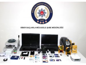 Kendi geliştirdiği yazılımla kredi kartlarını kopyalayan şüpheli yakalandı