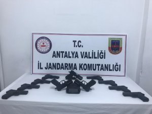 Araçtan cephanelik çıktı