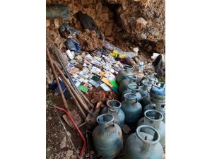 Tunceli’de teröristlerin kullandığı mağara imha edildi, malzemeler ele geçirildi