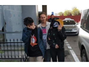 Şarjmatikten para hırsızlığından 2 kız kardeşe gözaltı