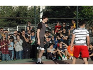 Cedi Osman, Ankara’da gençlerle buluştu