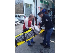 Otomobil yolcu midibüsüyle kafa kafaya çalıştı: 3 yaralı