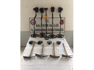 Balıkesir’de kaçak kazı yapan 5 kişi yakalandı