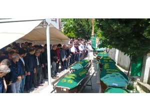 Kahreden kazada ölen 7 kişi için cenaze namazı