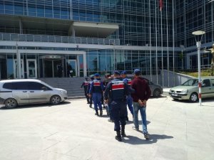 Demiryolunda hırsızlık yapanlar suçüstü yakalandı