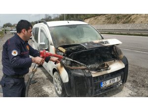 Seyir halindeki araçta yangın çıktı