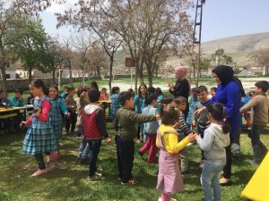 Turgut İlkokulu’nda Çocuk Haftası şenlikleri