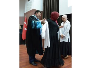 Eczacılık Fakültesi öğrencilerinin beyaz önlük heyecanı