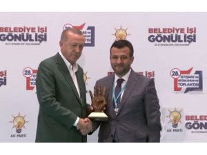 Cumhurbaşkanı Erdoğan’dan Başkan Doğan’a ödül