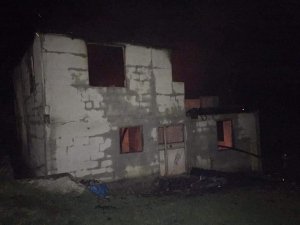 Komşusuna gitti, döndüğünde evini yanmış halde buldu