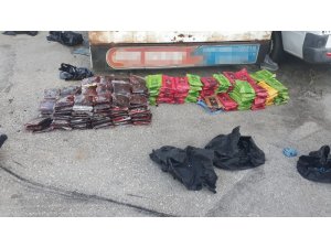 Mangal kömürü arasında 319 kilo kaçak nargile tütünü çıktı