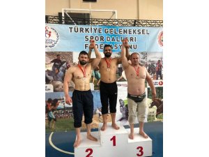 Ali İhsan Ariç güreşte Türkiye üçüncüsü oldu