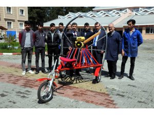 Atıl malzemelerden "paramotorlu bisiklet"