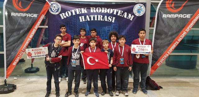 Yöntem, robot yarışlarında Türkiye üçüncü oldu