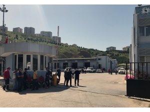 Arkadaşları işten atılınca 700 işçi iş bıraktı