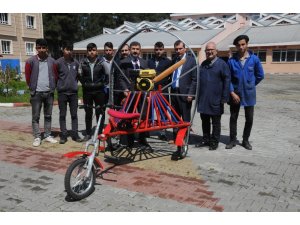 Hurda parçalardan paramotorlu "bisiklet" ürettiler