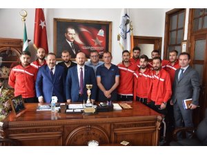 Başkan Özcan Niksarlıları final maçına davet etti